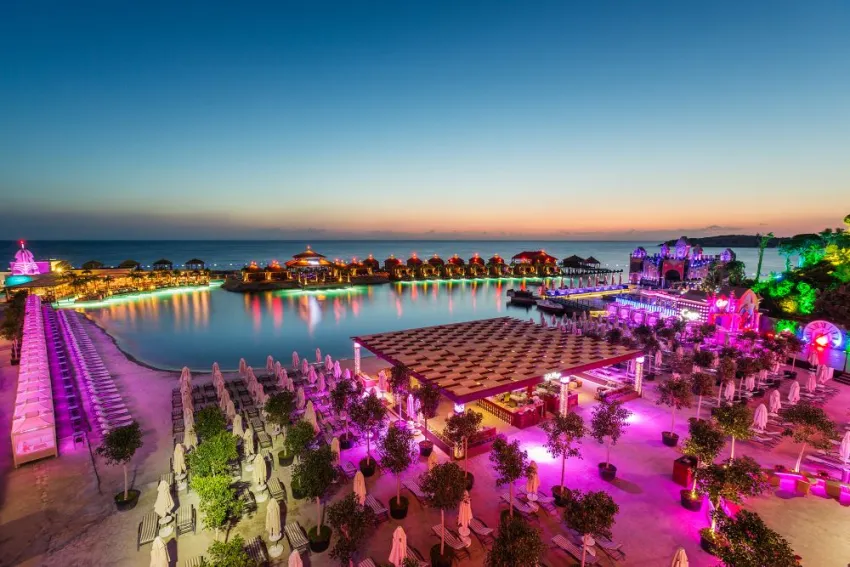 CRATOS PREMIUM HOTEL & CASINO & SPA  5*-84