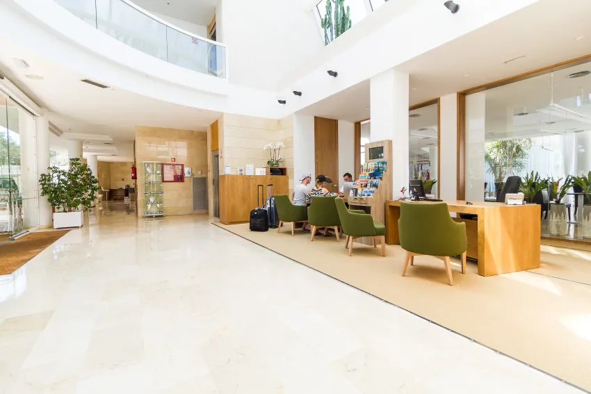 Zafiro Alzinar Mar 4*-9