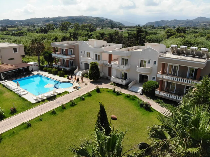 Chrisselen Apartments 3*-11