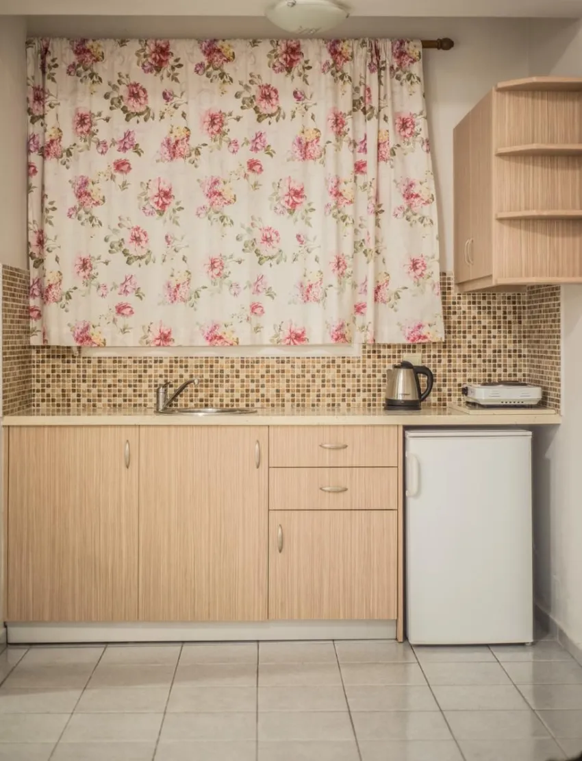 Stefania Studios 3*-9