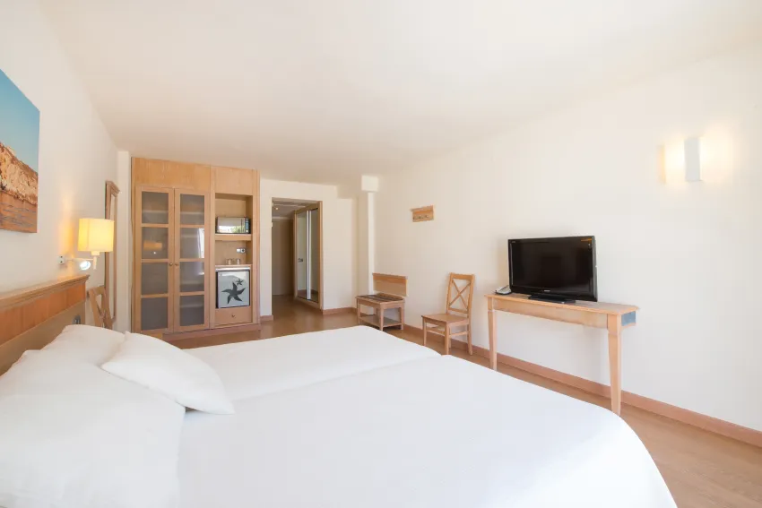 Iberostar Waves Club Cala Barca 4*-190