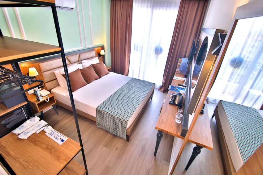 CLUB BIG BLUE SUITE HOTEL  4*-22