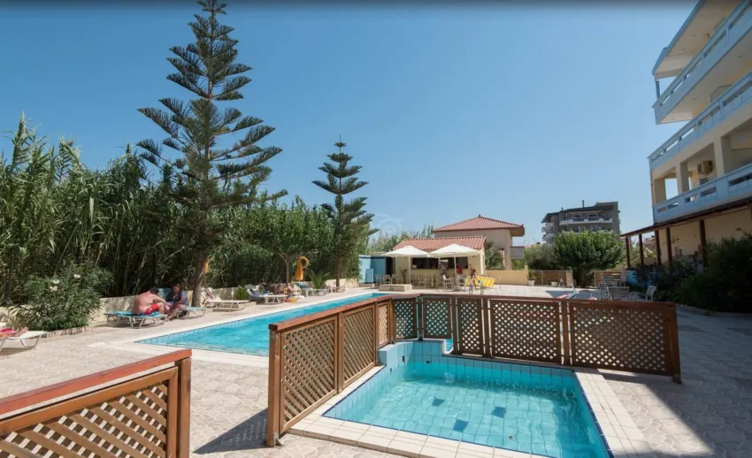 Eleni Palace Apts 3*-7