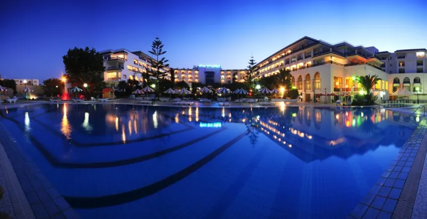 RIVIERA HOTEL  4*-5
