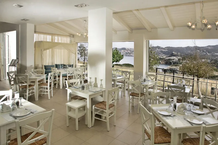 Eva Mare Hotel and Suites 3*-3