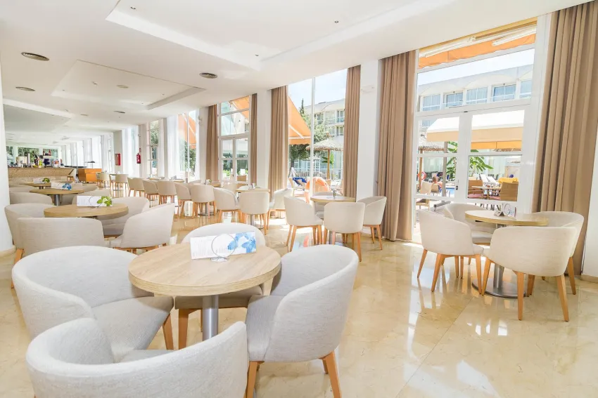 Zafiro Alzinar Mar 4*-13