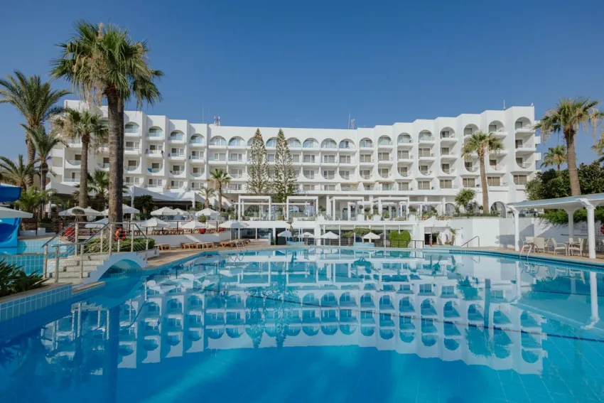 Golden Coast Beach Hotel 4*-1