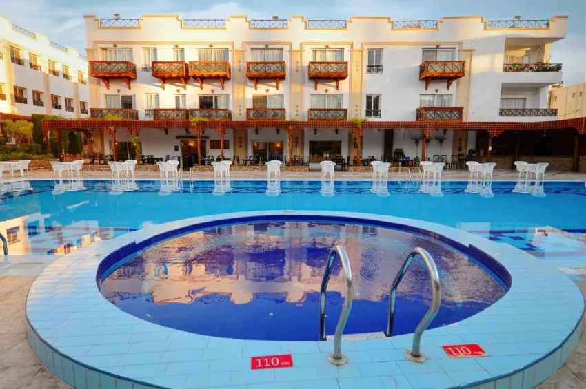 FALCON NAAMA STAR  3*-8