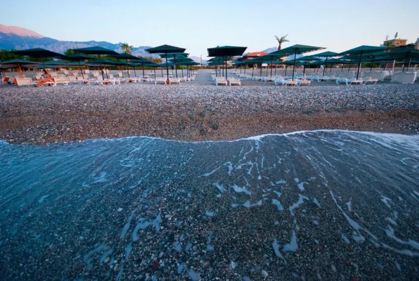 WHITE LILYUM HOTEL  4*-25