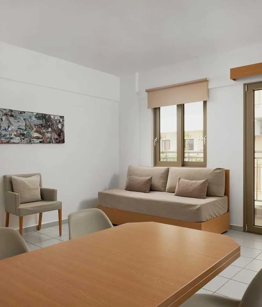 Acropolis Apartments 3*-4