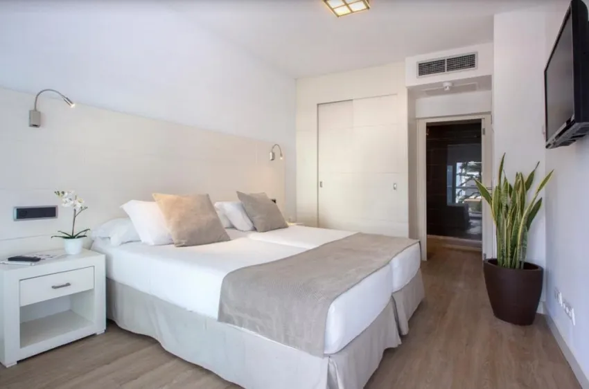 Las Gaviotas Suites Hotel 4*-17