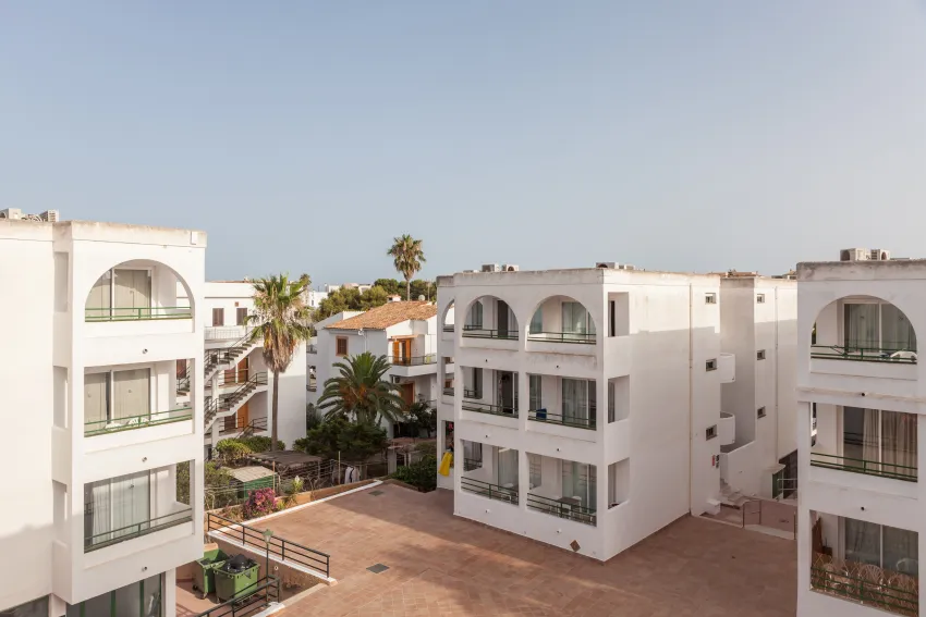 Pierre V. El Cecilia 3*-10