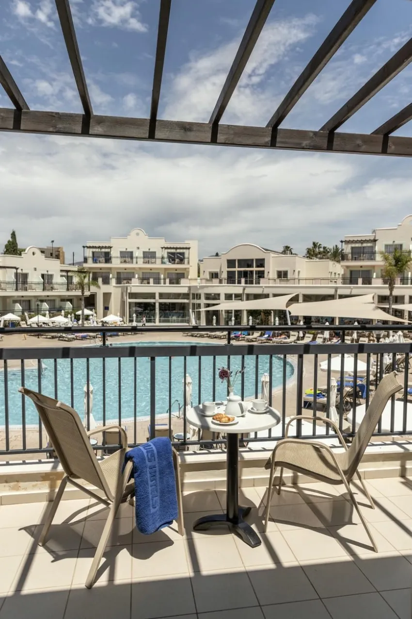 Louis Paphos Breeze 4*-19