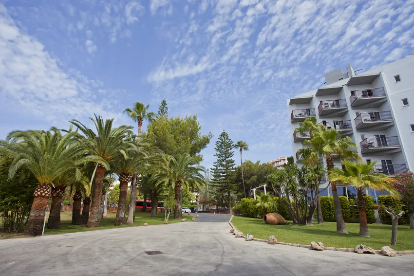 FERGUS Bermudas 4*-3