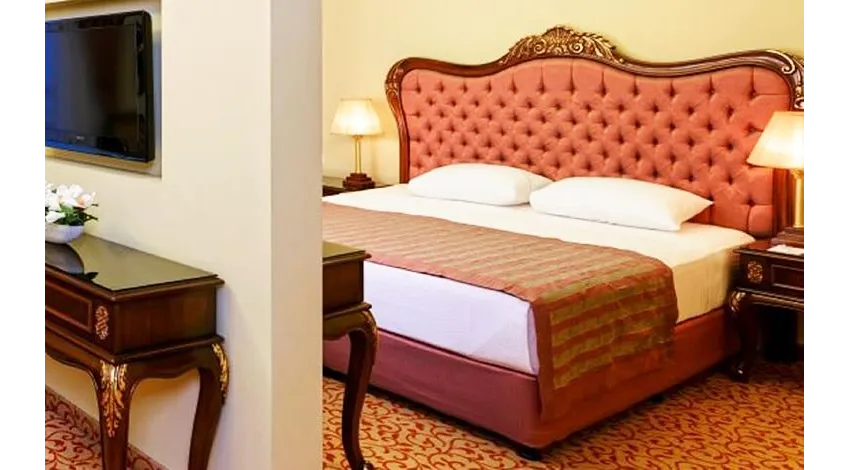 ANTIQUE ROMAN PALACE (ADULTS ONLY 16+)  5*-6