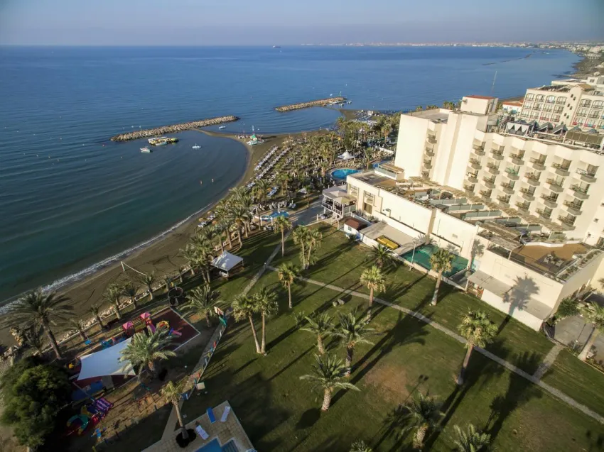 Golden Bay Beach 5*-7
