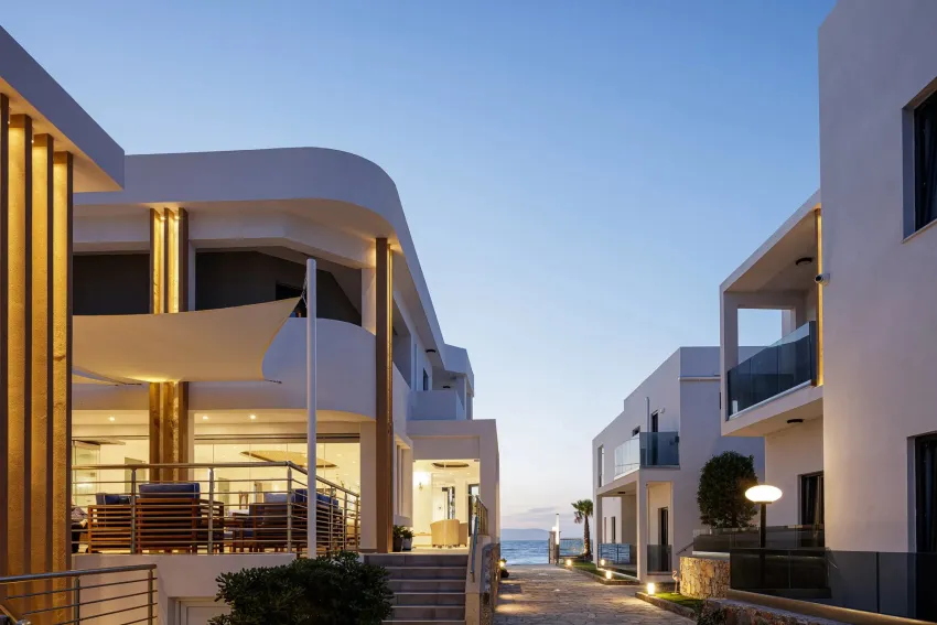 Golden Bay Hotel And Bungalows 4*-5