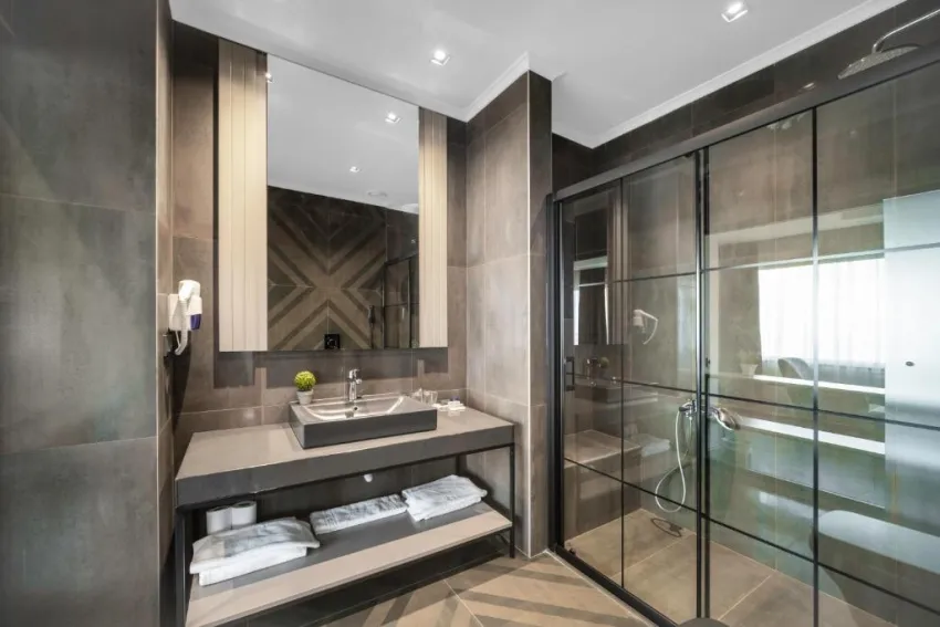 RIVIERA HOTEL & SPA  4*-10