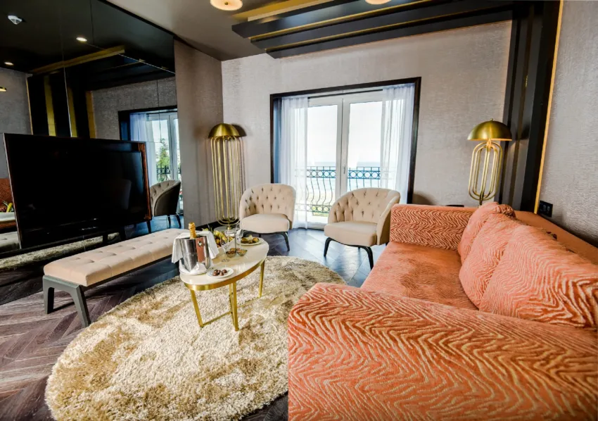 Rocks Hotel & Casino 5*-8