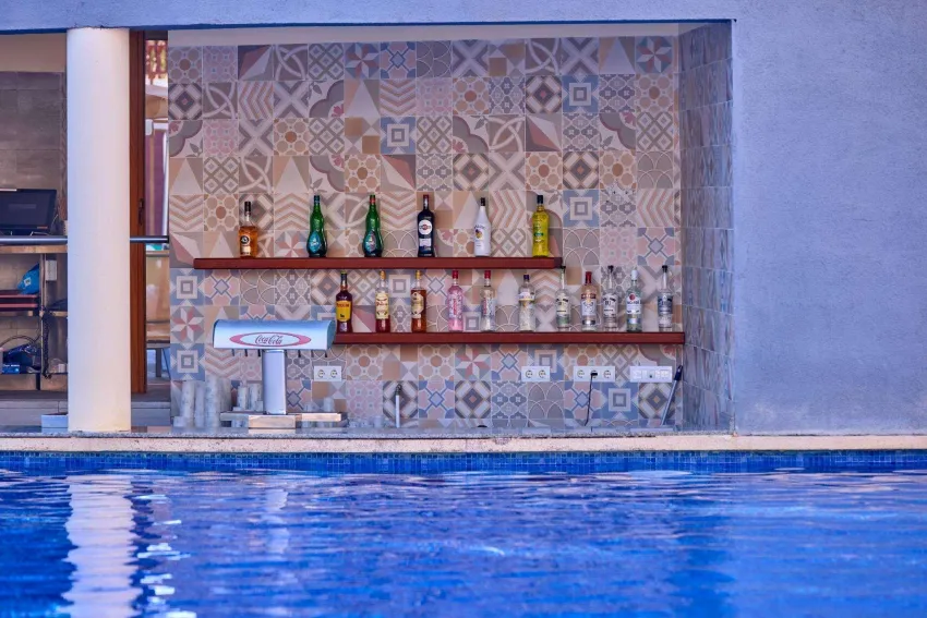 Zafiro Palmanova -112