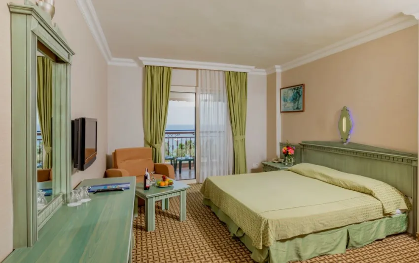 HOLIDAY PARK RESORT HOTEL  5*-28