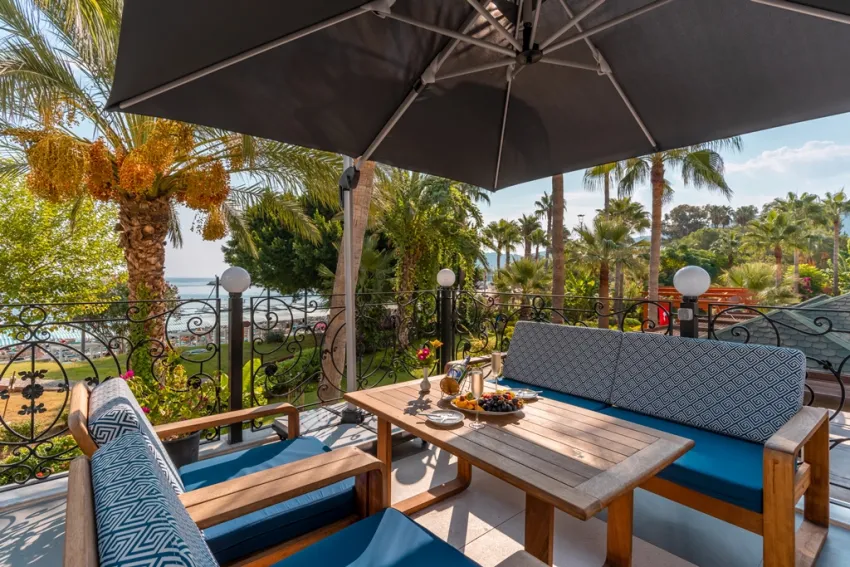 LANCORA BEACH HOTEL  4*-29