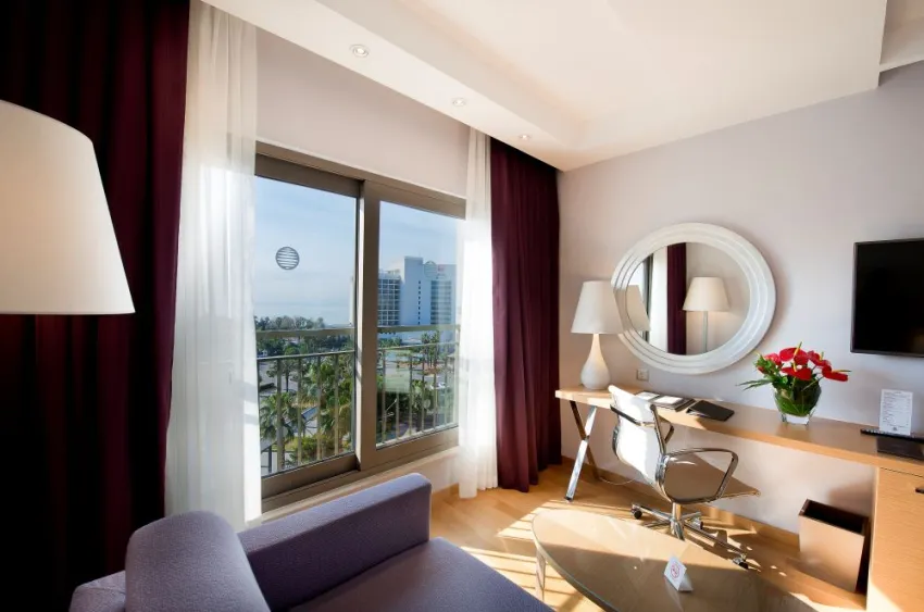 AKRA V HOTEL  4*-4