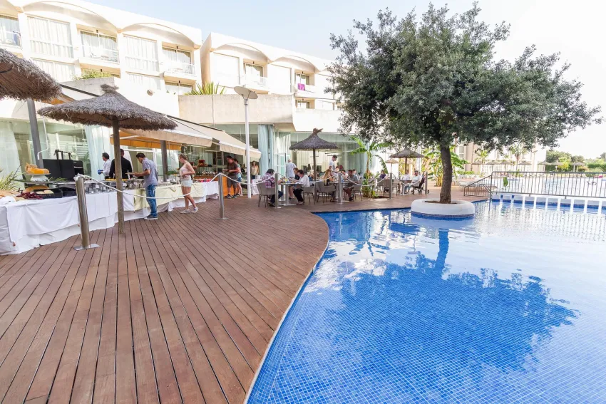 Zafiro Alzinar Mar 4*-19