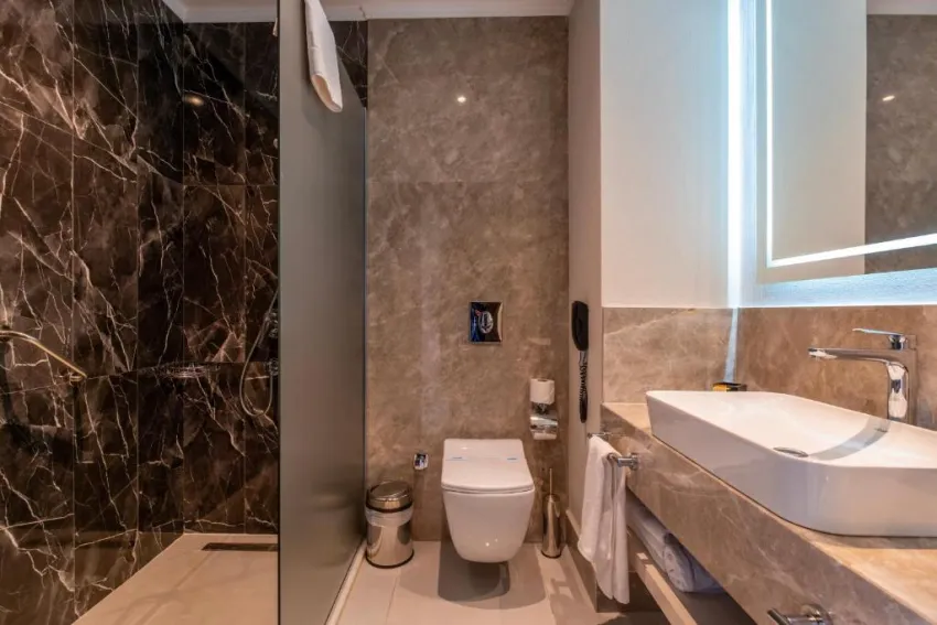 SERENITY QUEEN HOTEL  5*-64