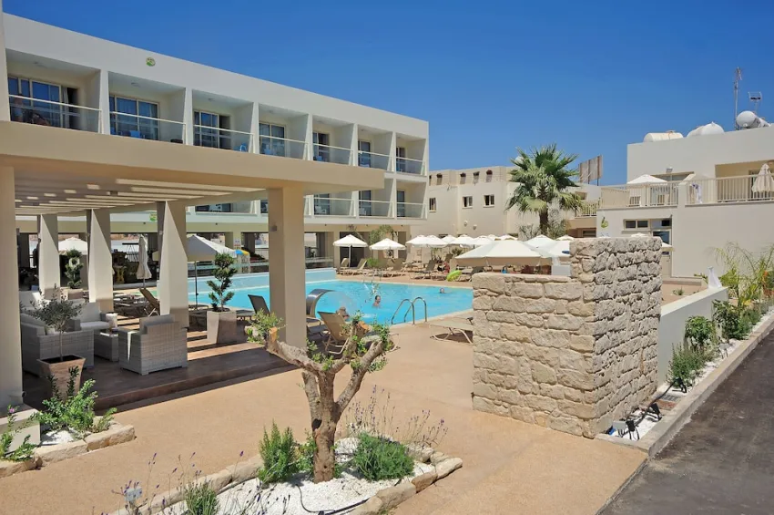 Nelia Gardens 4*-56