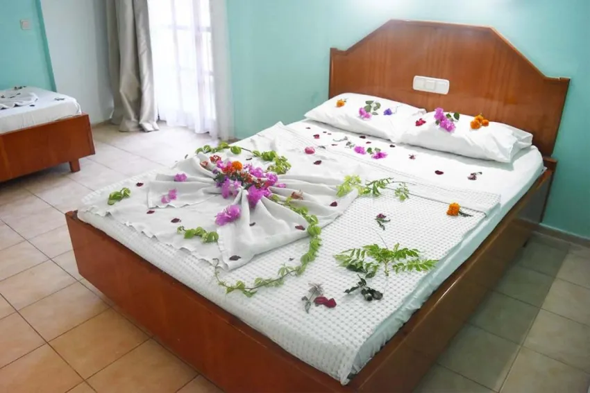 ARES CITY HOTEL  3*-51