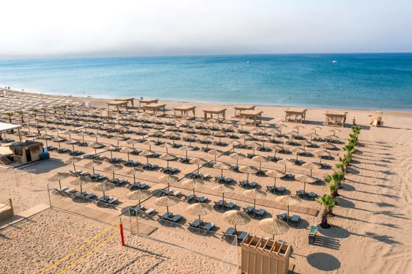 LIU RESORTS  5*-16