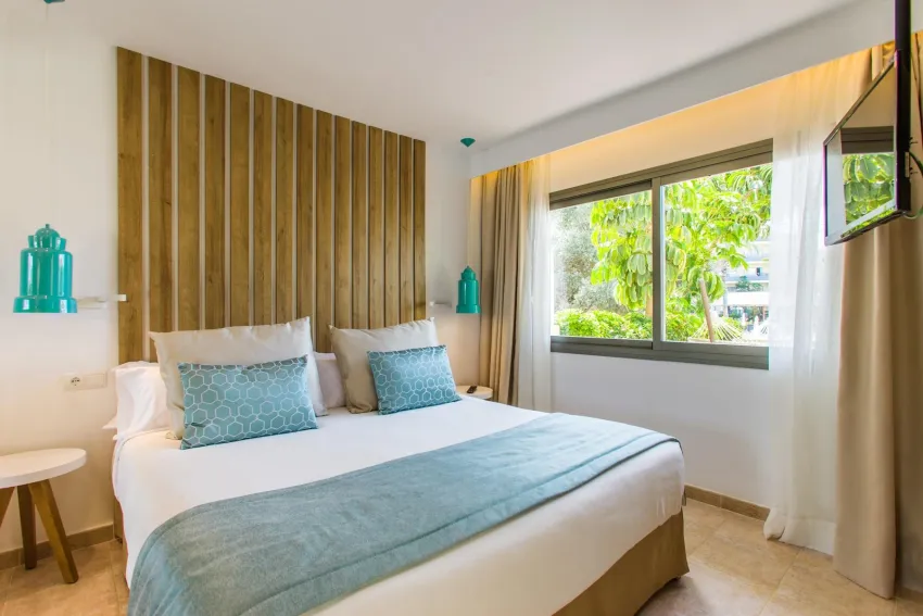 Zafiro Palmanova 4*-24