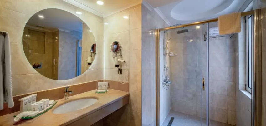 GRAVEL HOTELS SELECT  5*-25