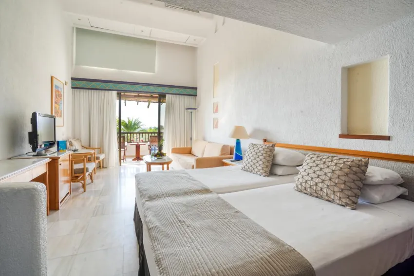 Coral Beach Hotel and Resort 5*-79