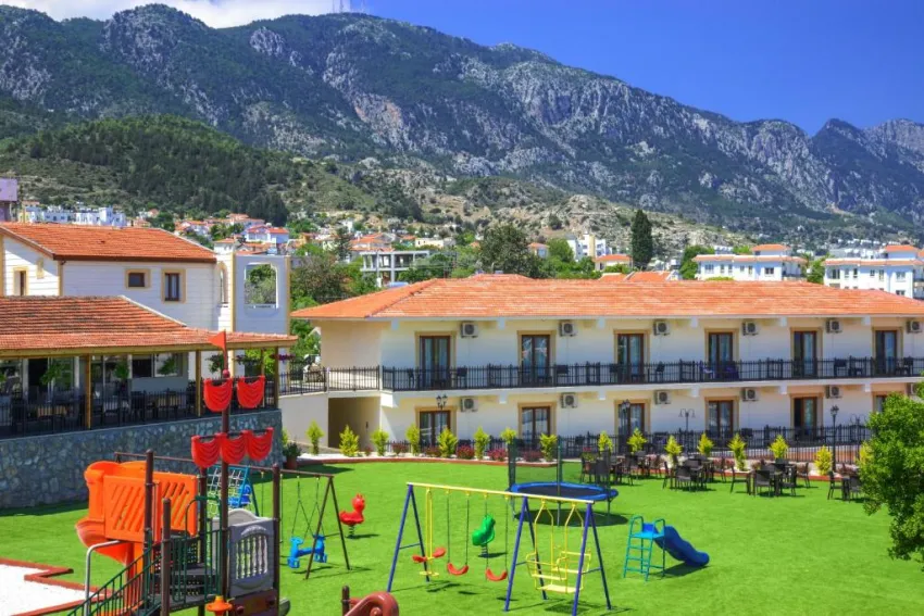 RIVERSIDE GARDEN RESORT  4*-19
