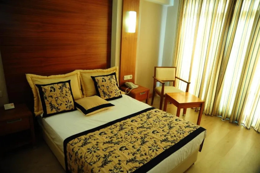 TRENDY SIDE BEACH (ADULTS ONLY 16+)  4*-16