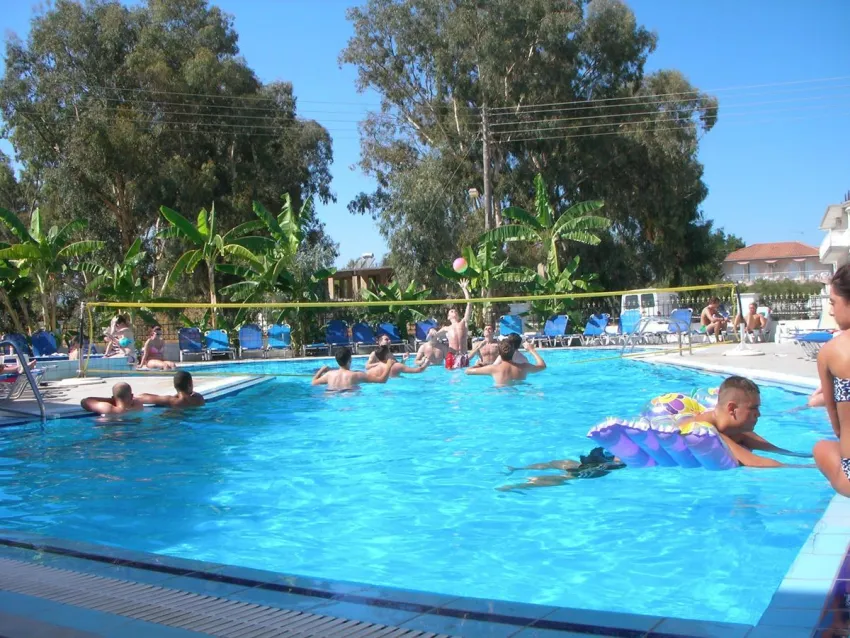 Mariana Hotel and Studios 3*-7