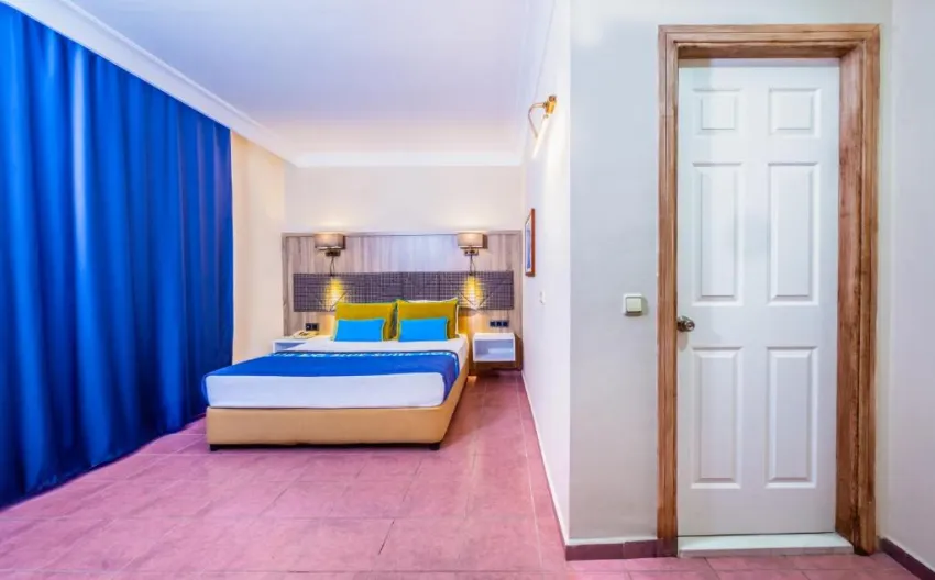 CLUB BIG BLUE SUITE HOTEL  4*-28