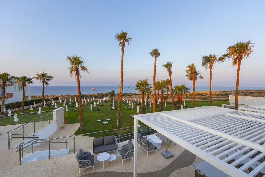 Leonardo Crystal Cove Hotel and Spa by the Sea 4*-8