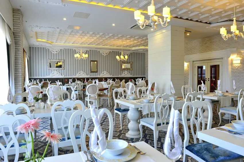 LAKE & RIVER SIDE HOTEL & SPA  5*-7