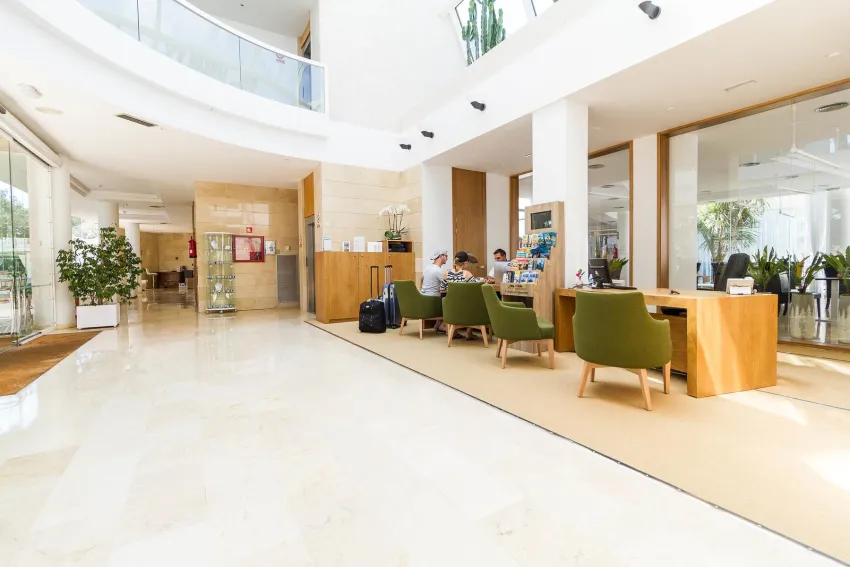 Zafiro Alzinar Mar 4*-10