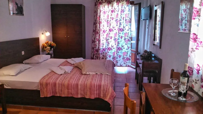 Fotoula Studios 2*-3