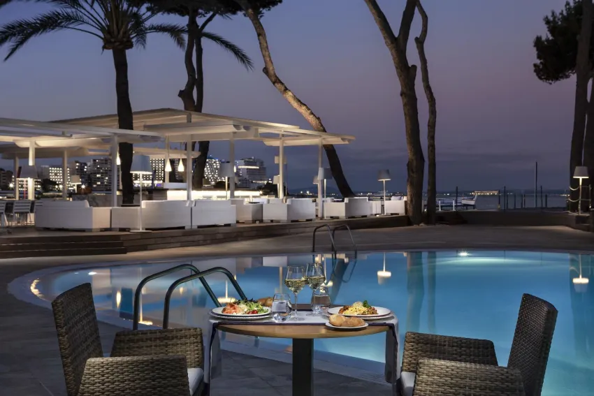 Melia South Beach 4*-424