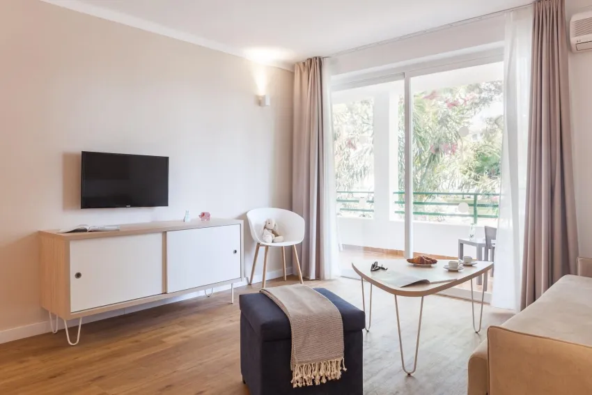 Pierre V. El Cecilia 3*-22