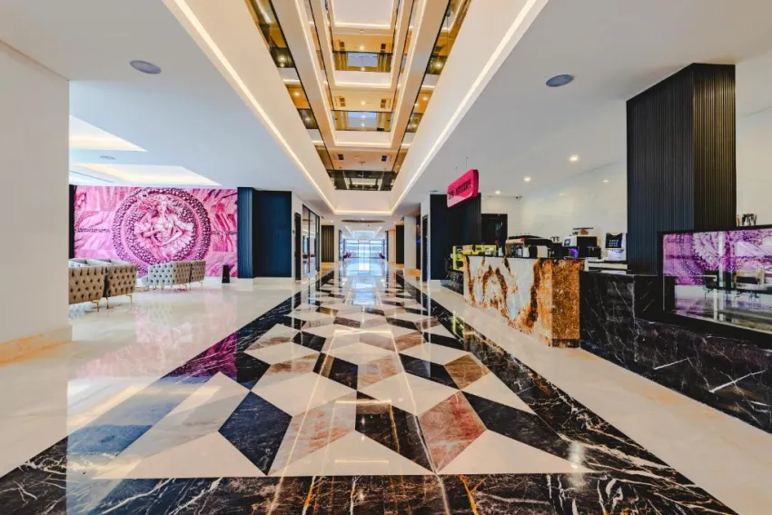 GRANADA LUXURY RED (ADULTS ONLY 16+)  5*-14