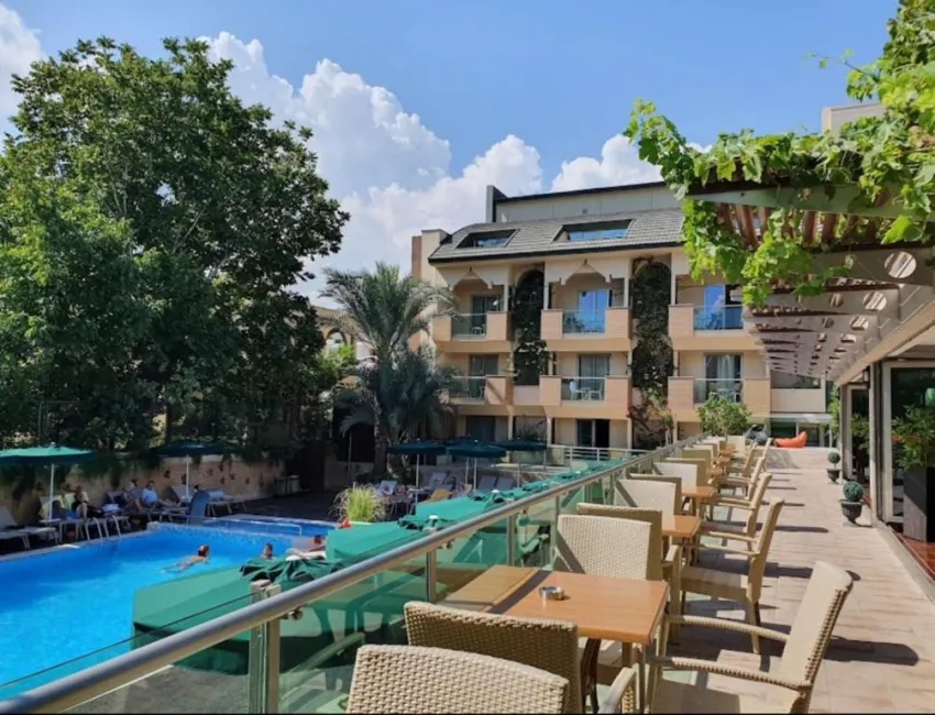 AMBASSADOR HOTEL  4*-12