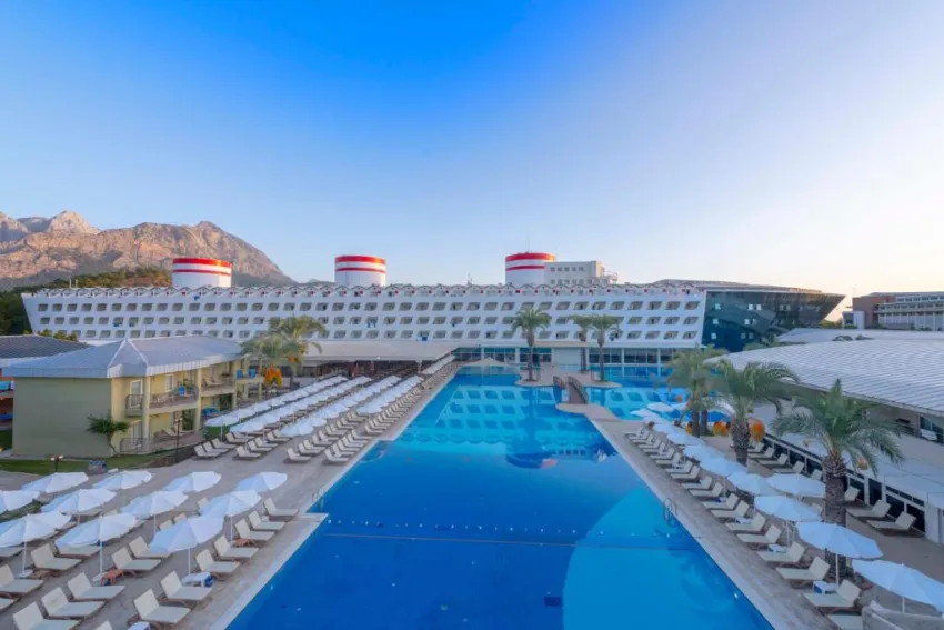 TRANSATLANTIK HOTEL & SPA  5*-4