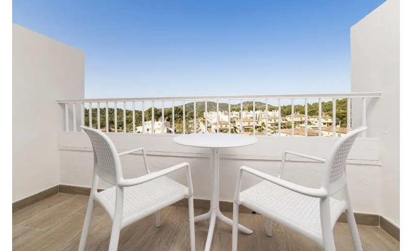 Globales Mimosa 4*-18