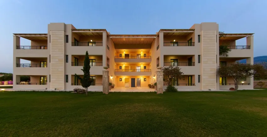 Golden Bay Aparthotel 2*-1